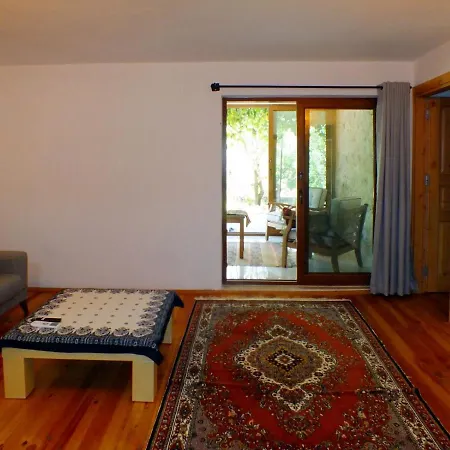 Guelsen -doga Manzarali Bahce Kati *